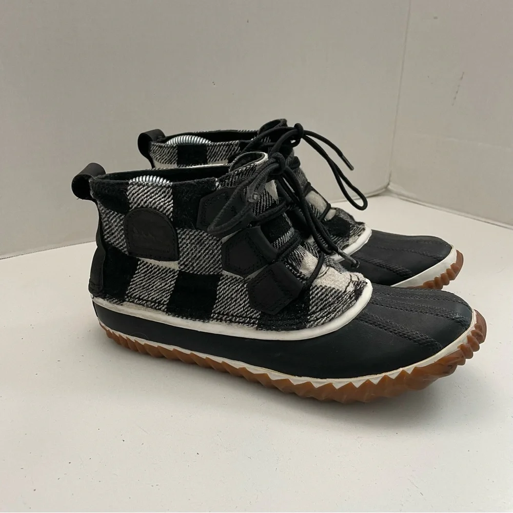 Sorel Out 'n About X Madewell Boots Rain Snow Ankle Flannel Buffalo Check Black - Picture 1 of 15